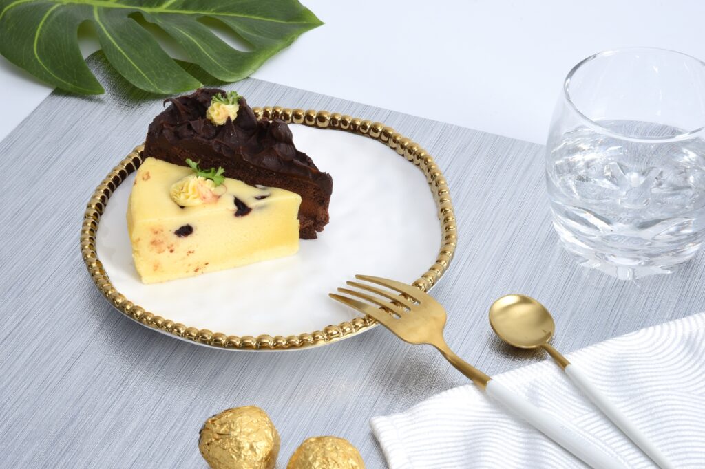 Sienna White and Gold Round Dessert Plate