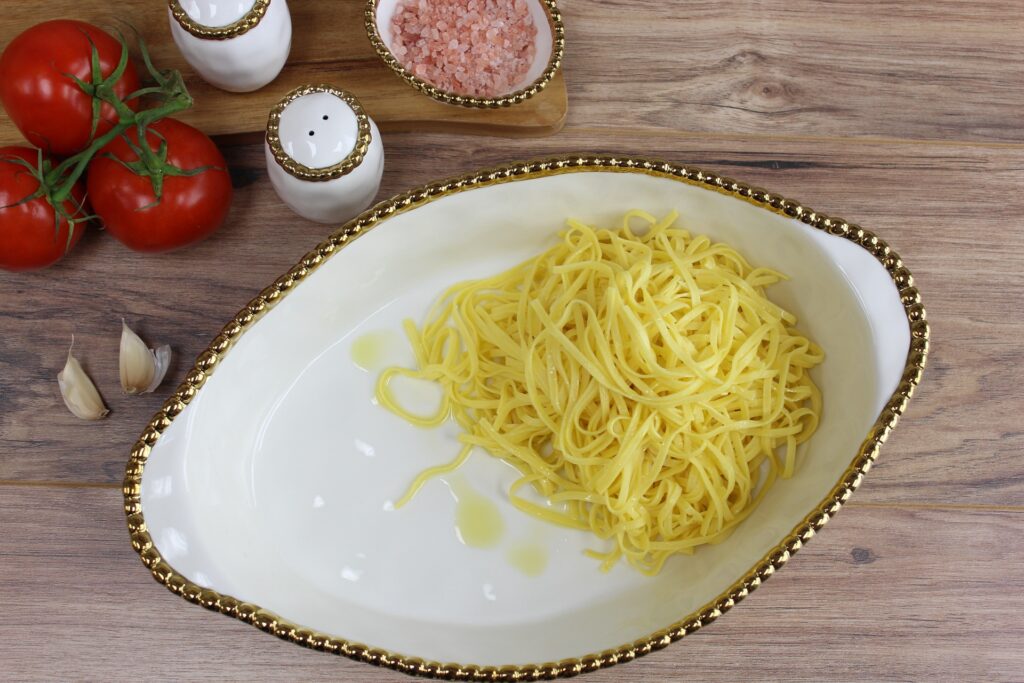 Sienna White and Gold Oval Baking Dish